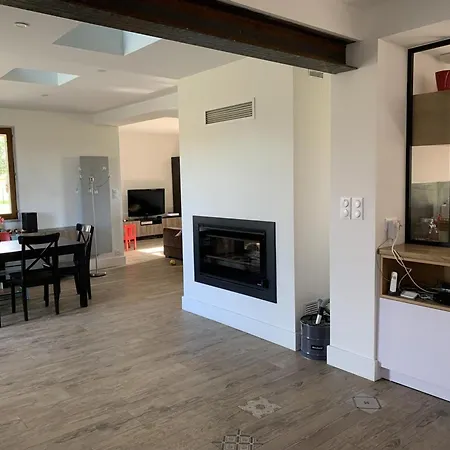 Familial Pres De Vichy Avec Jardin Et Activites - Fr-1-489-486 Rongeres