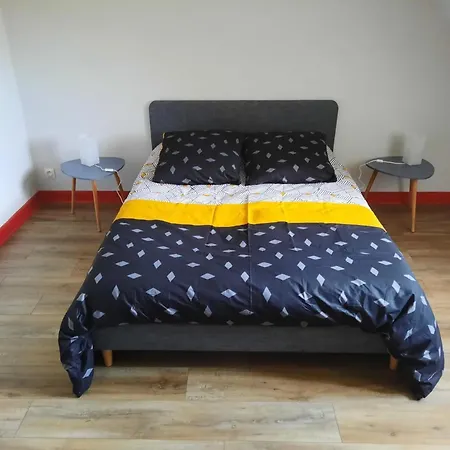 Familial Pres De Vichy Avec Jardin Et Activites - Fr-1-489-486 Rongeres