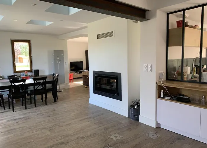 Familial Pres De Vichy Avec Jardin Et Activites - Fr-1-489-486 Rongeres