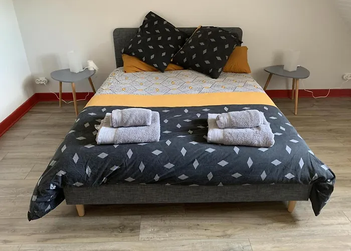 Familial Pres De Vichy Avec Jardin Et Activites - Fr-1-489-486 Holiday home