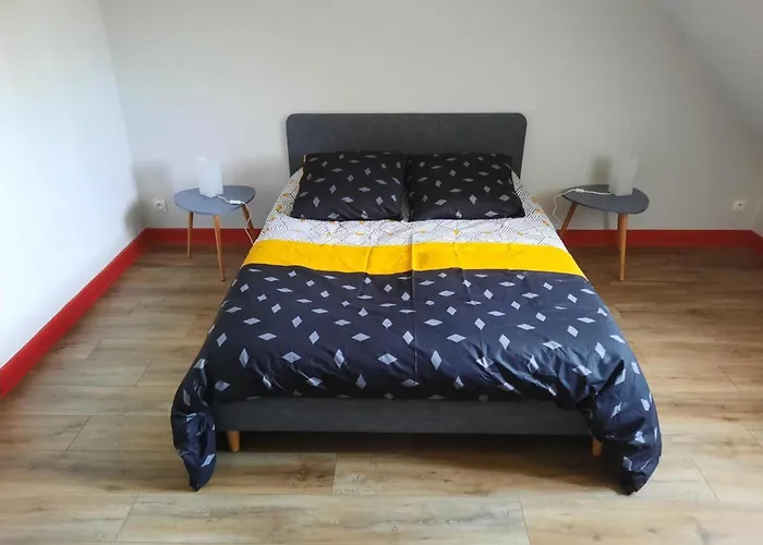 Familial Pres De Vichy Avec Jardin Et Activites - Fr-1-489-486 Rongeres